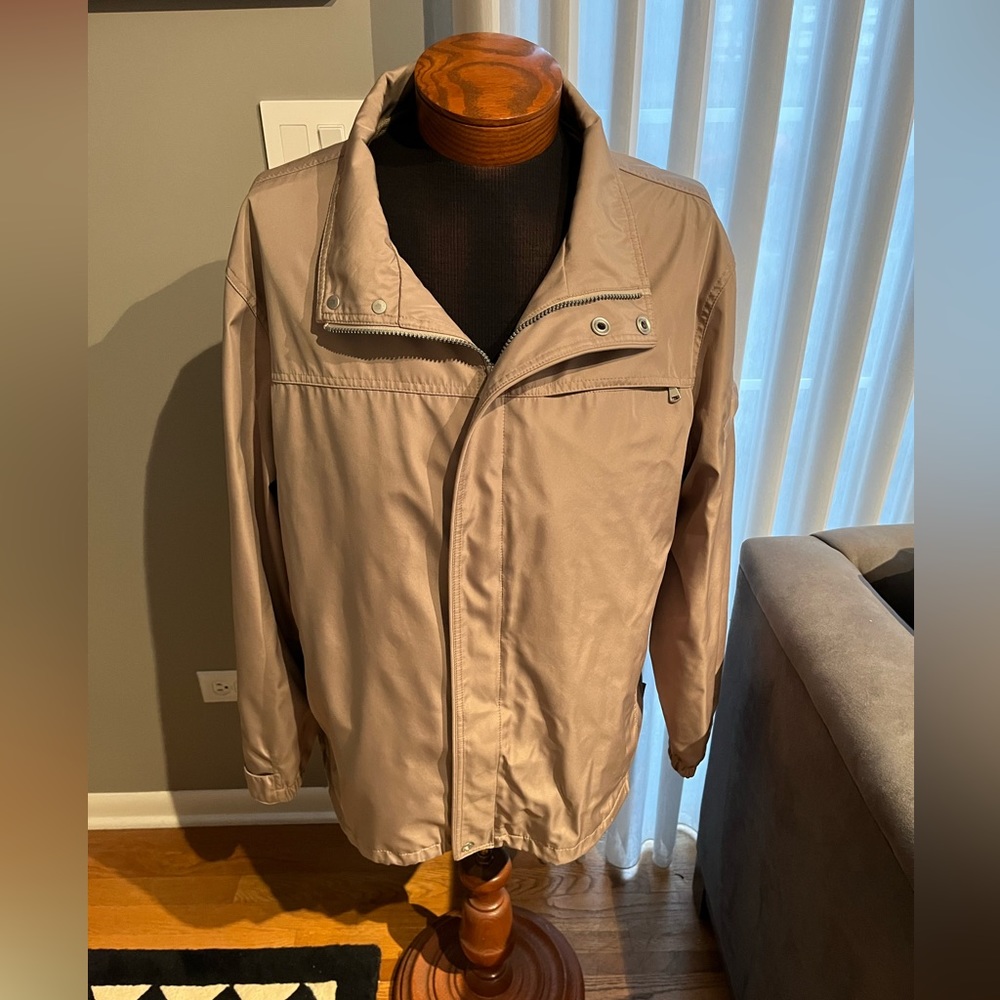 Men’s Calvin Klein tan jacket. Size xl.  In good condition.
